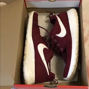 Nike Roshe Run sz 9.5